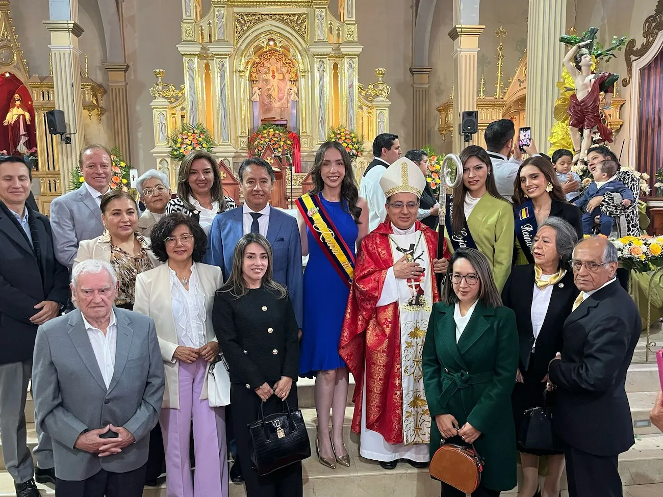 Reinas de Loja participando en la eucaristía en honor a San Sebastián, patrono jurado de Loja.