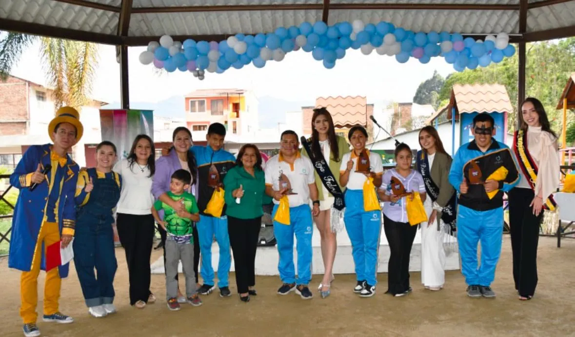 Reinas de Loja conmemorando el Día Mundial de la Discapacidad, promoviendo la inclusión y el respeto por la diversidad.