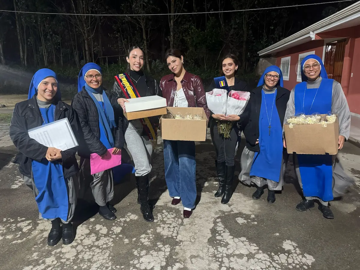 Reinas de Loja en visita a la Congregación de las Hermanas de la Virgen de Mátara.